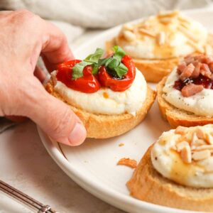 Hummus Crostini
